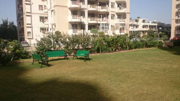  maple-crescent Landscaped Gardens