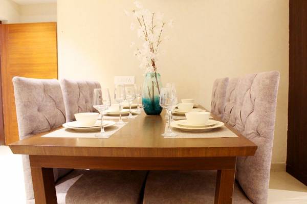  white-towers Dining Area