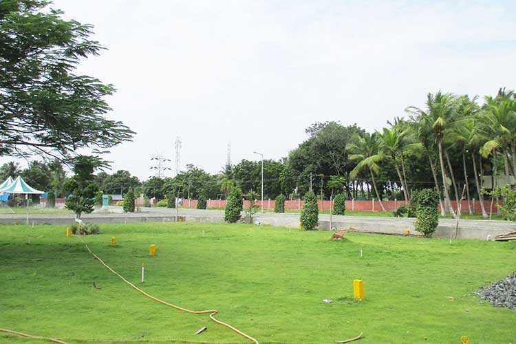  genius square Landscaped Gardens