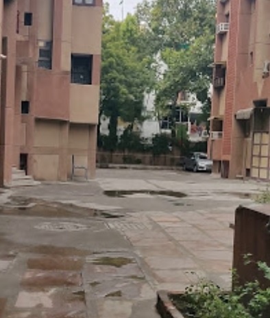  fine-home-apartments Paved Compound