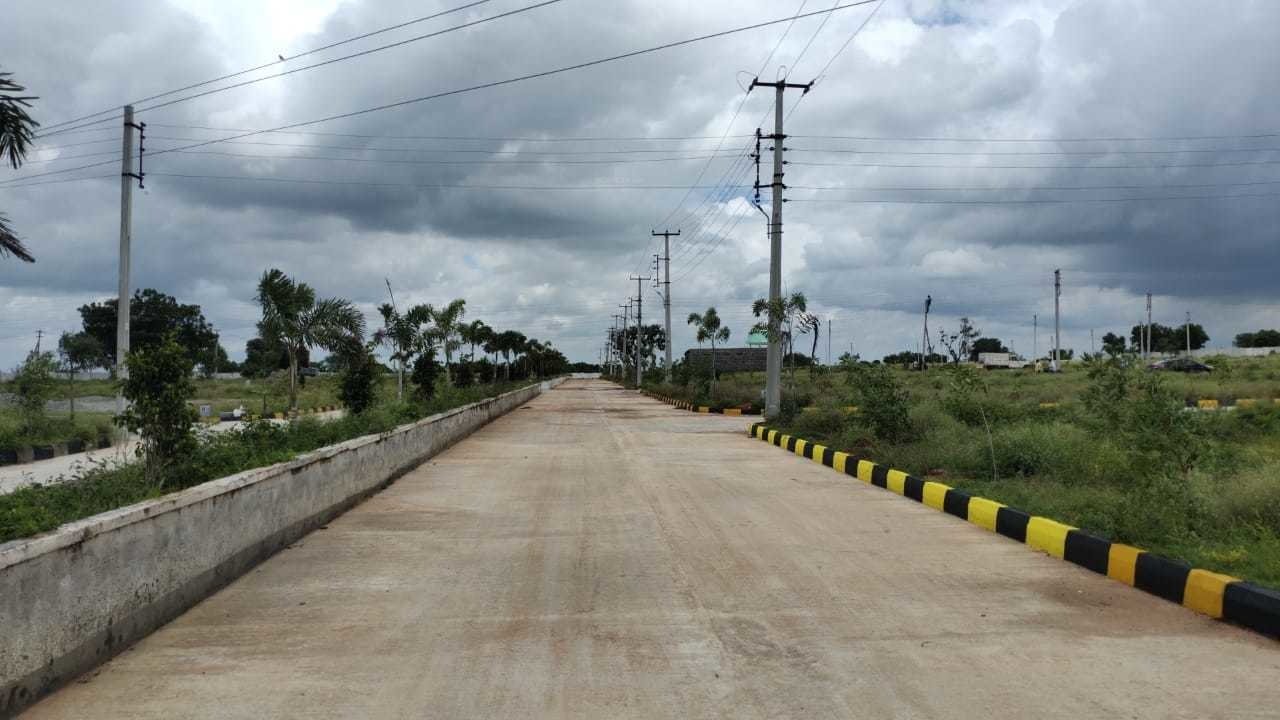  vahinis suvarna sampada Plot