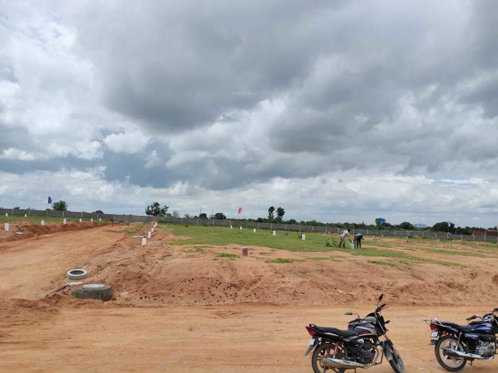  vahinis suvarna sampada Plot