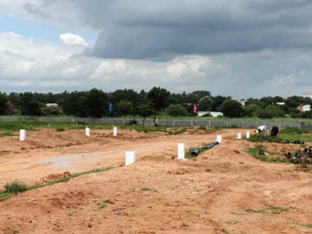  vahinis suvarna sampada Plot