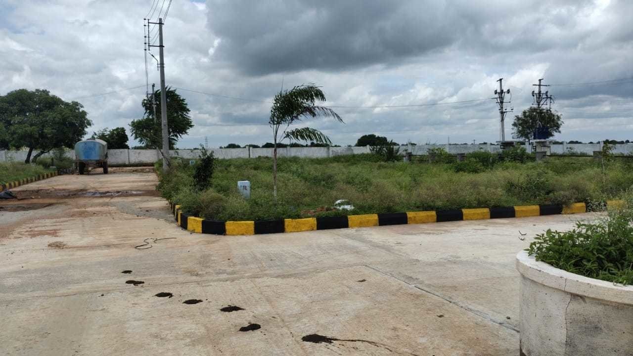  vahinis suvarna sampada Plot