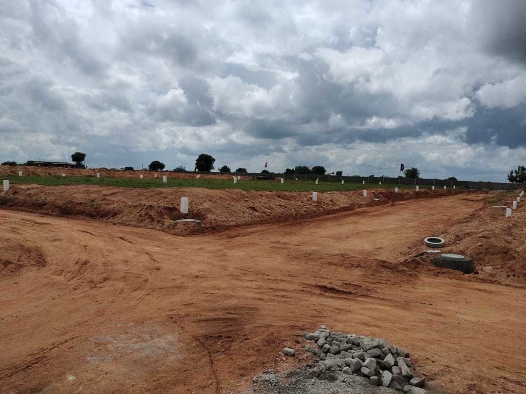  vahinis suvarna sampada Plot