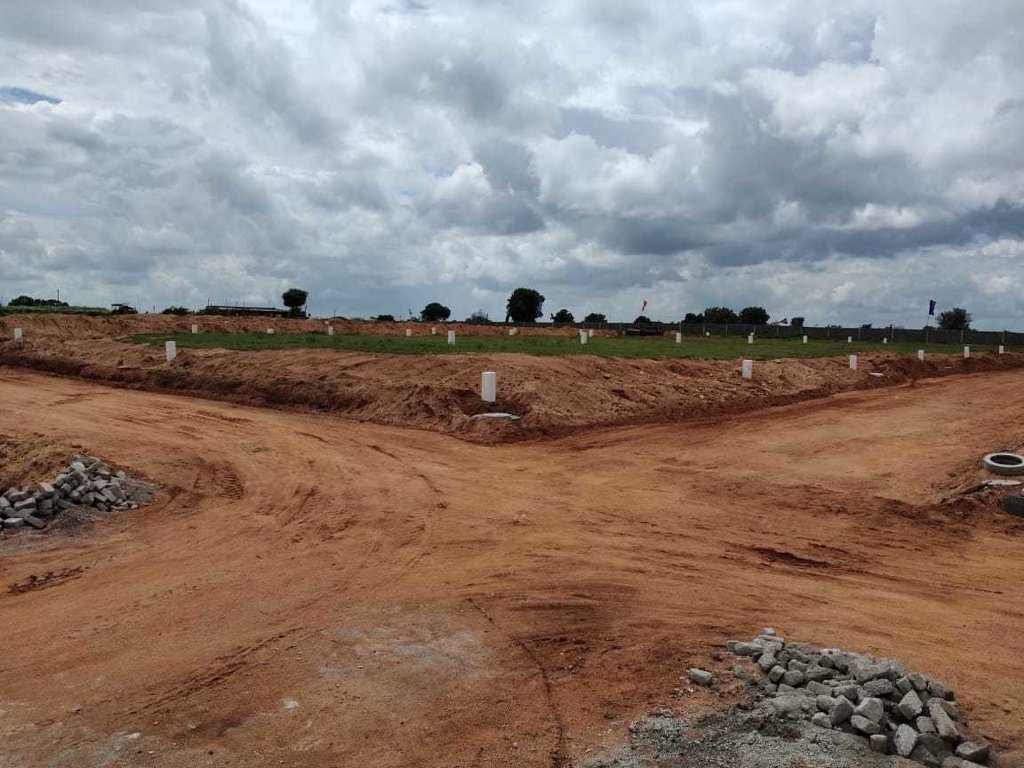  vahinis suvarna sampada Plot