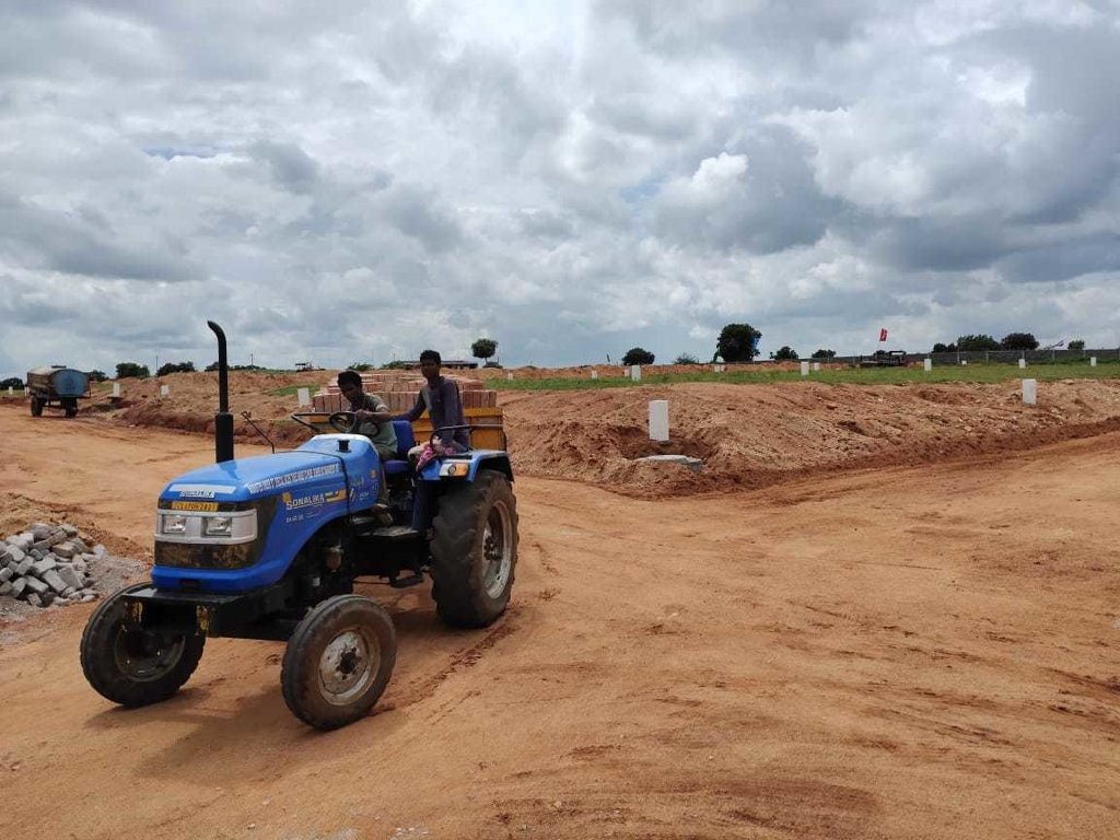  vahinis suvarna sampada Plot