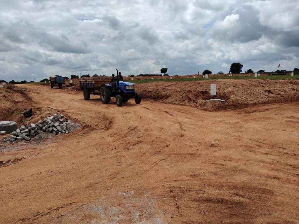  vahinis suvarna sampada Plot