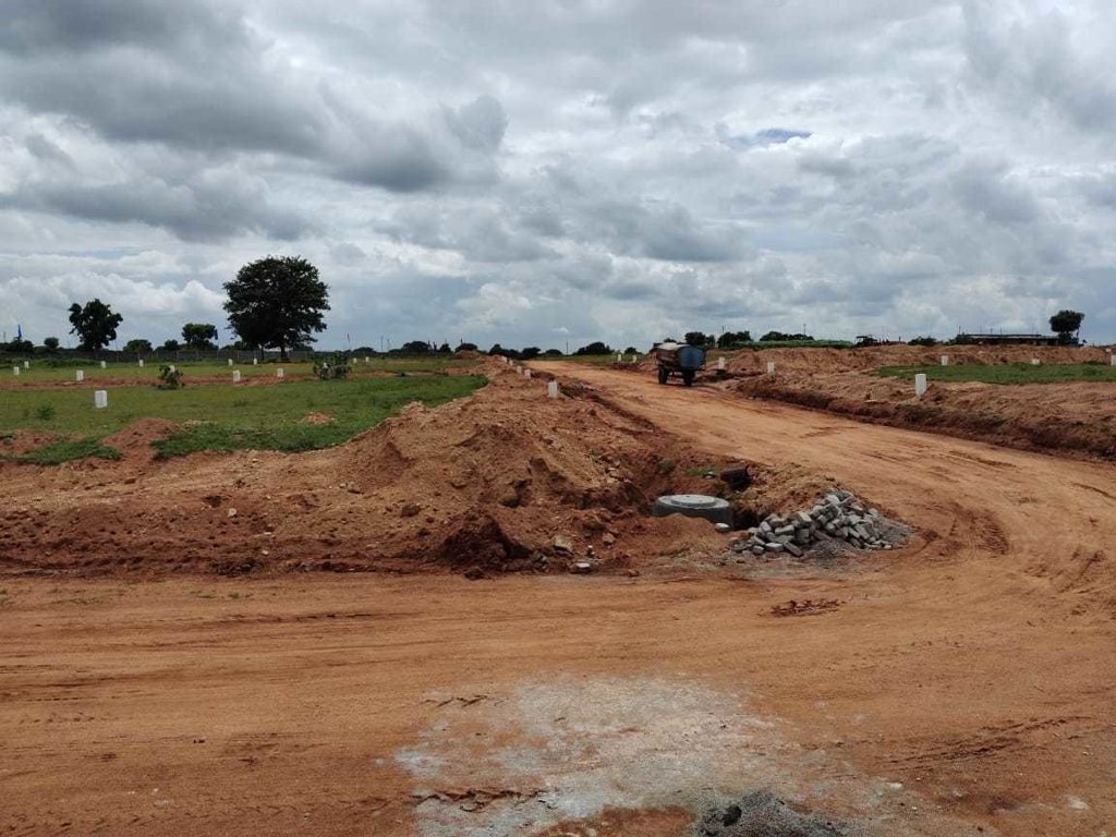  vahinis suvarna sampada Plot