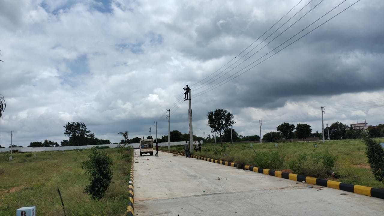  vahinis suvarna sampada Plot