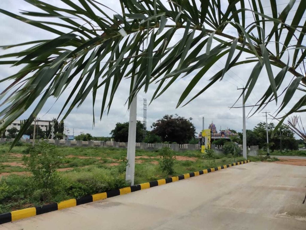  vahinis suvarna sampada Plot