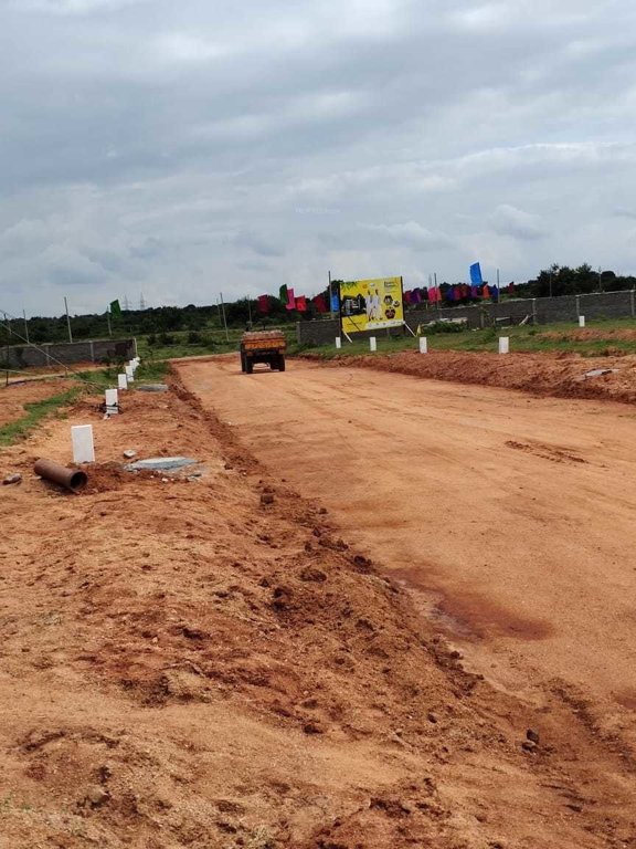  vahinis suvarna sampada Plot