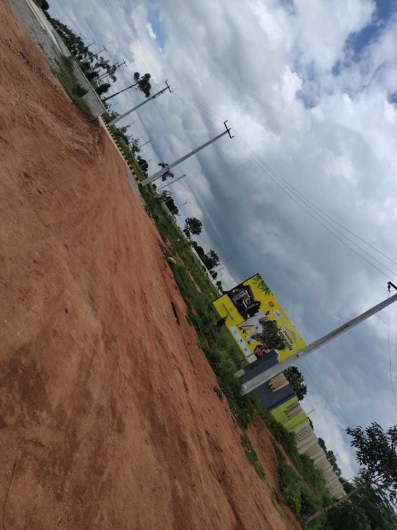  vahinis suvarna sampada Plot