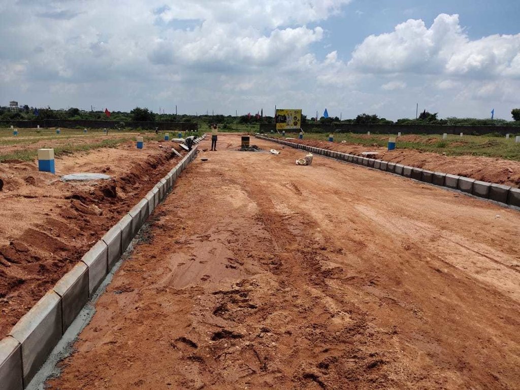  vahinis suvarna sampada Plot