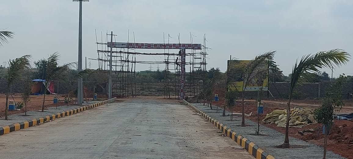  vahinis suvarna sampada Plot