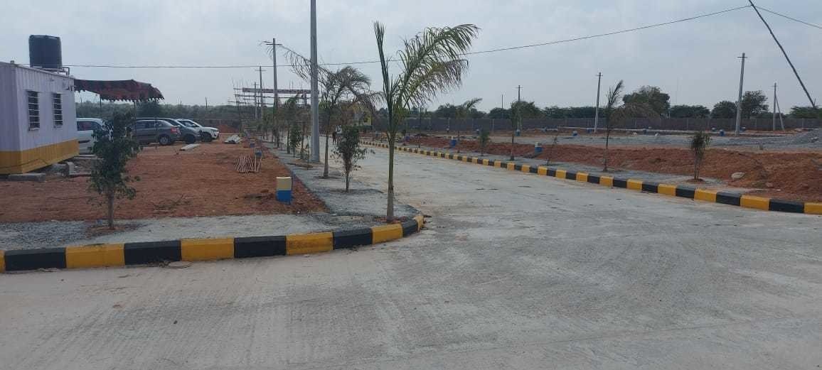  vahinis suvarna sampada Plot