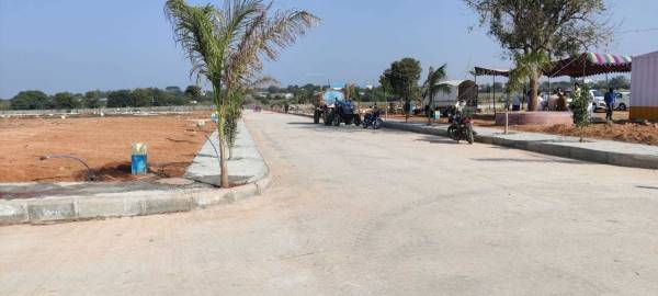  vahinis-suvarna-sampada Plot