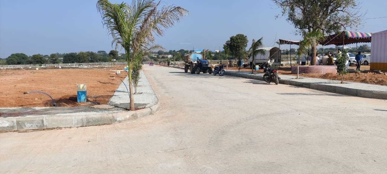  vahinis suvarna sampada Plot