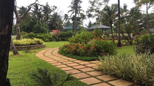  sacramento-villas Landscaped Gardens