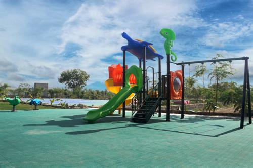  natures-edge Children's play area