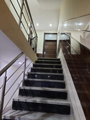  affordables-and-luxury-homes Lobby