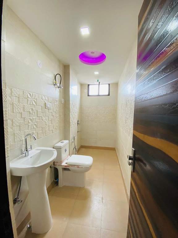  luxury and affordable homes Bathroom