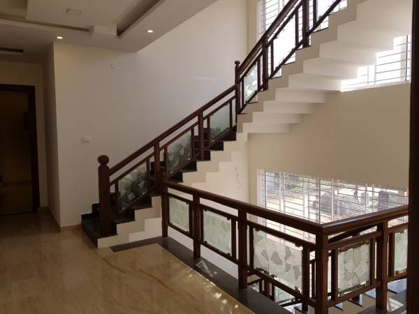 Others gujan-avenue Others