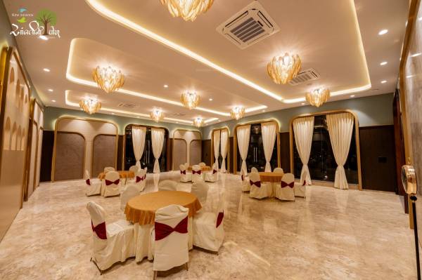  aambli-ni-pol Party Hall