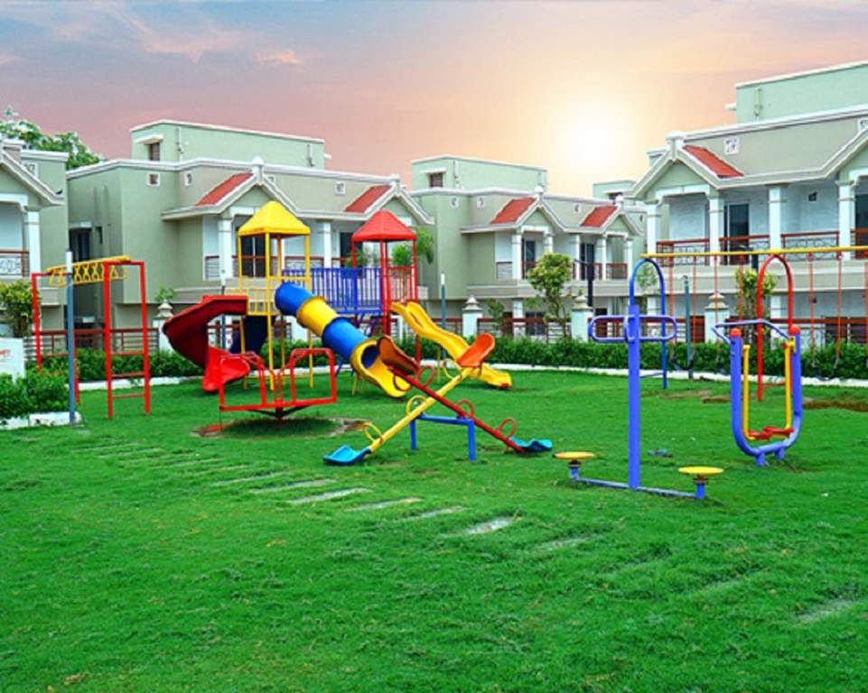  bunglows and arcade 11 Children's play area