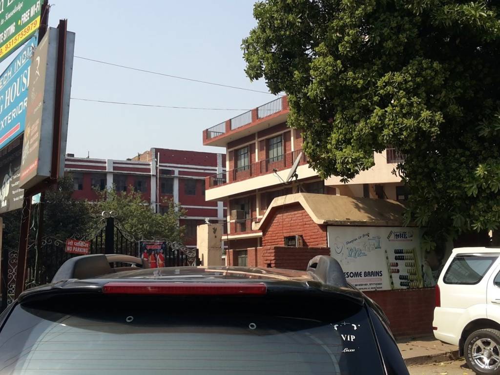 Aura Aura Apartment 6