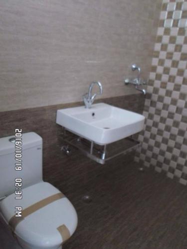  gvt-green-valley-towers Bathroom