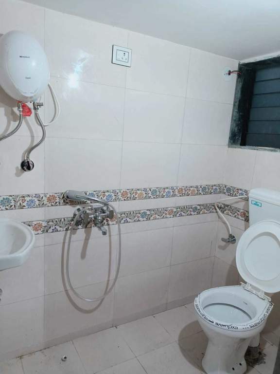  paramount enclave Bathroom