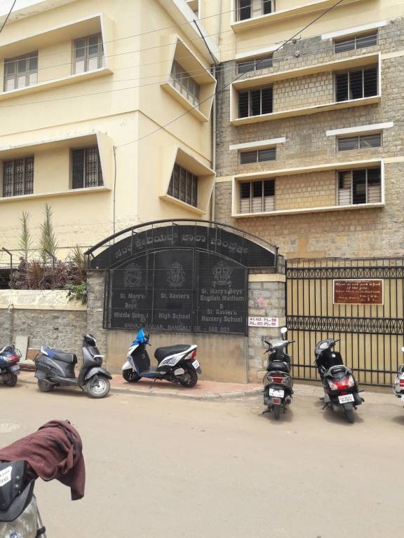 Elegant Elegant Crest