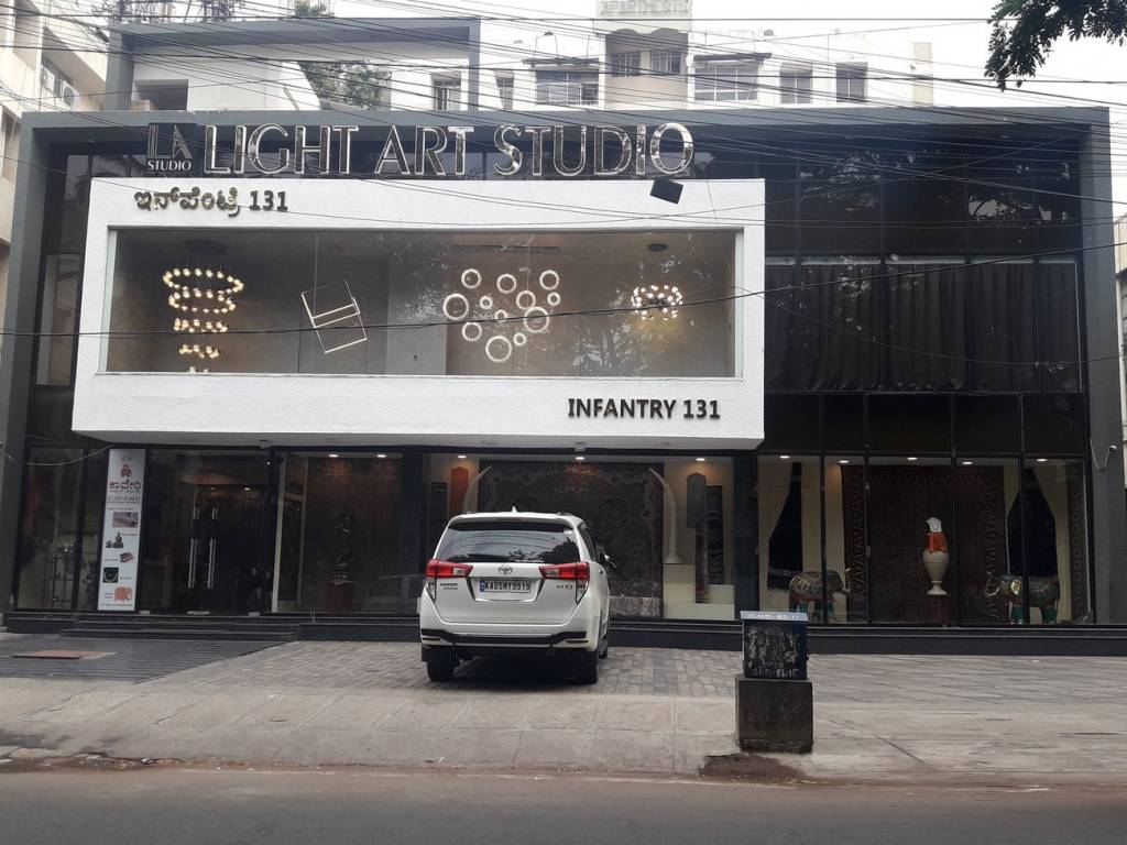 Elegant Elegant Crest