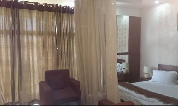 Bedroom river-crest Bedroom