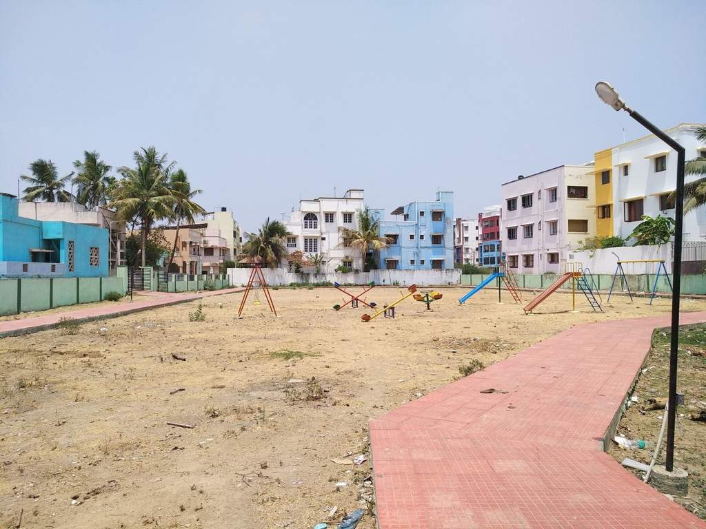 Cubes Housing Milky Cubes