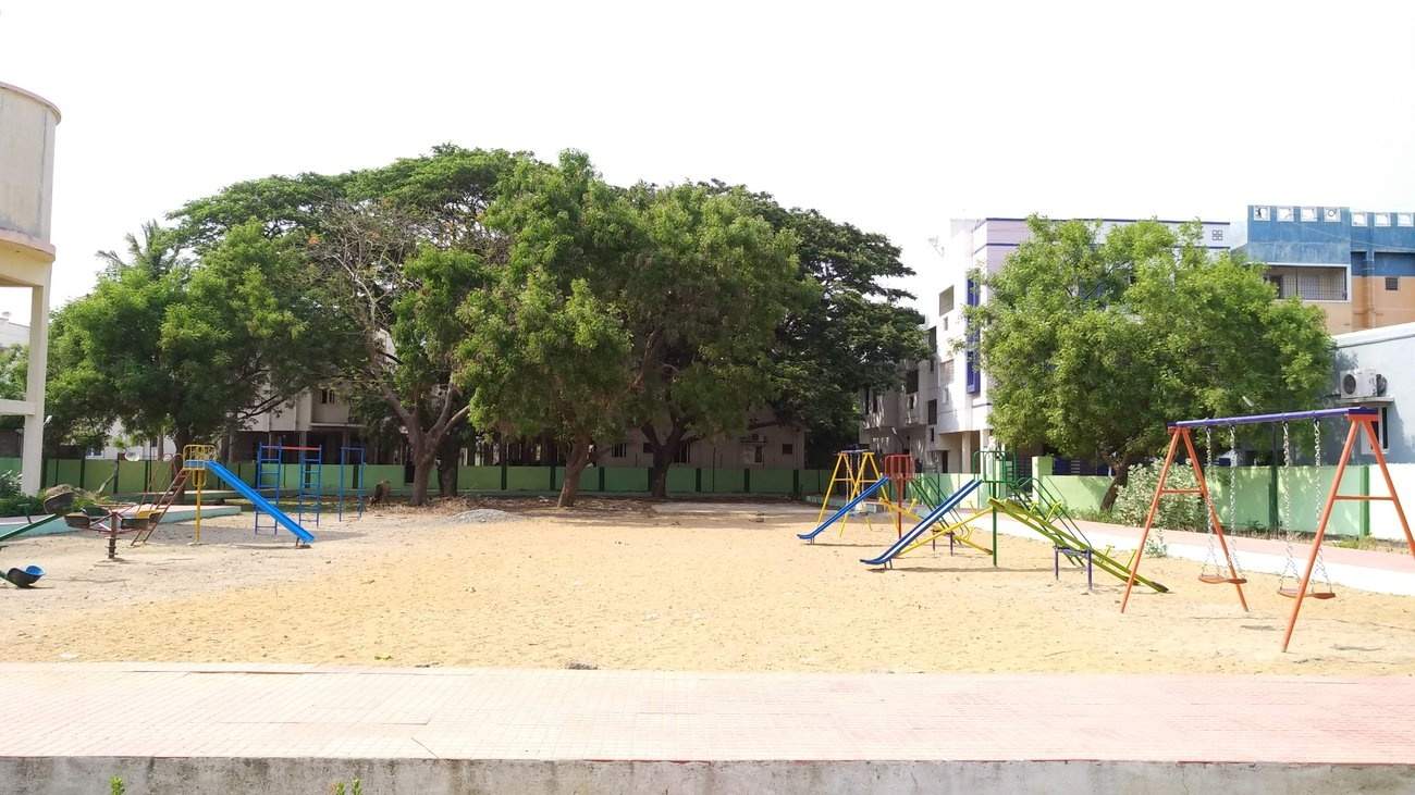 Cubes Housing Milky Cubes