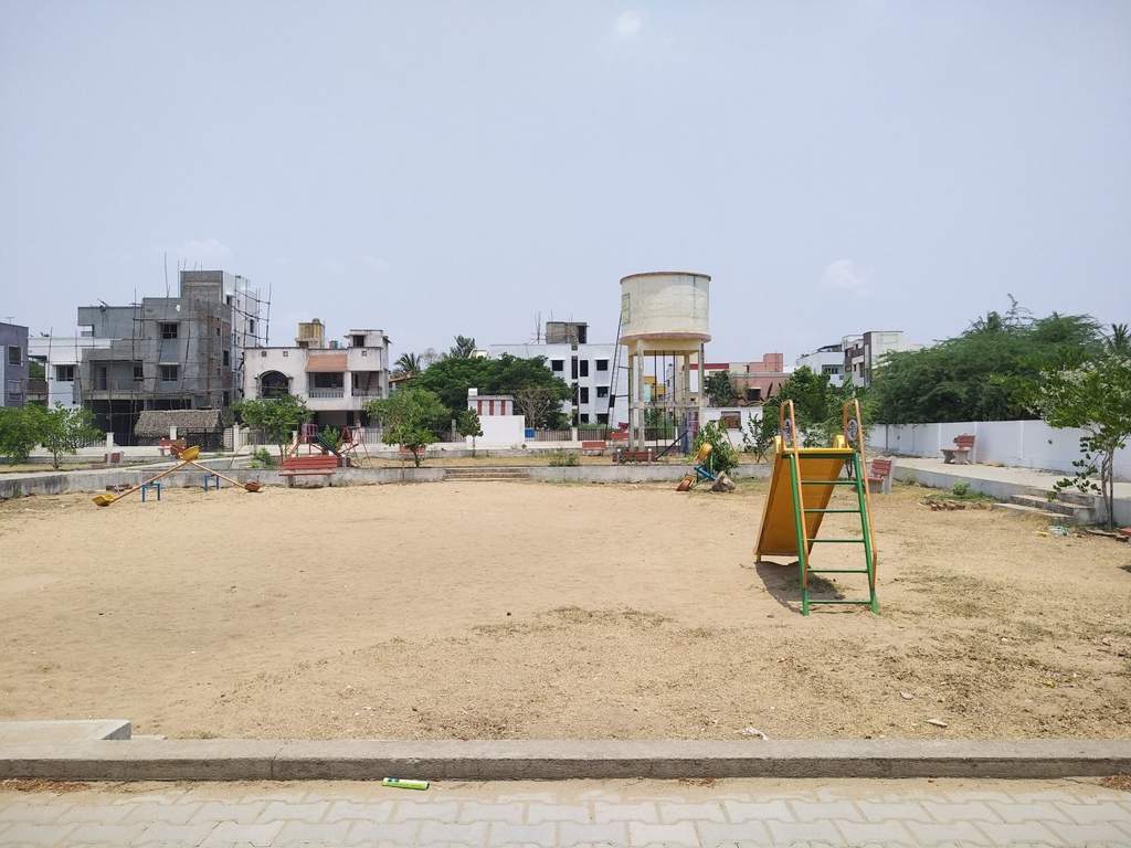 Cubes Housing Milky Cubes