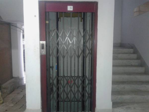  radha-kunja Lift Available