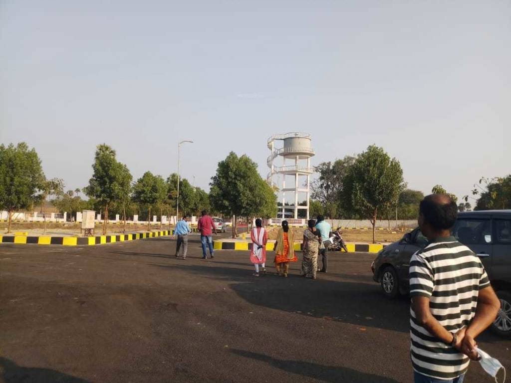  sparkle nestila Plot