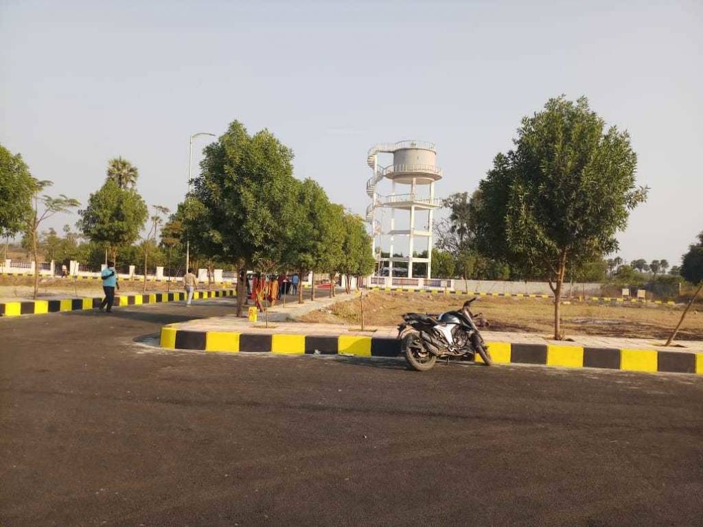  sparkle nestila Plot