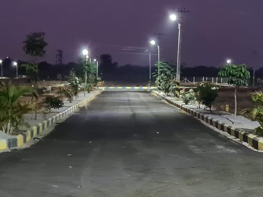  brindavanam Plot