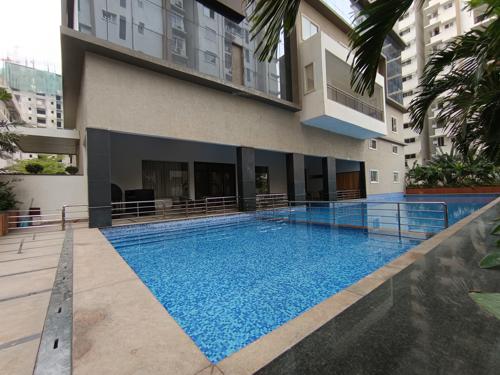  vinay-iconia-phase-i-i-block-4-is-named-as-shivalik Swimming Pool