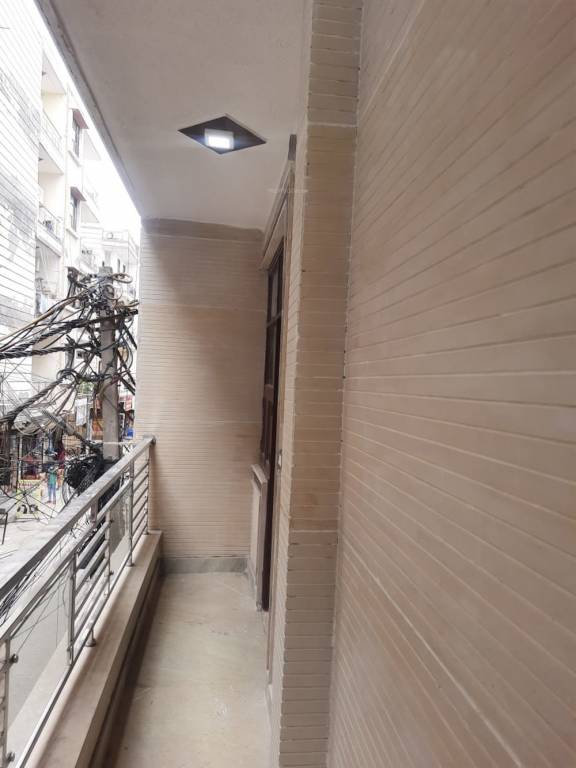  affordable livings Balcony