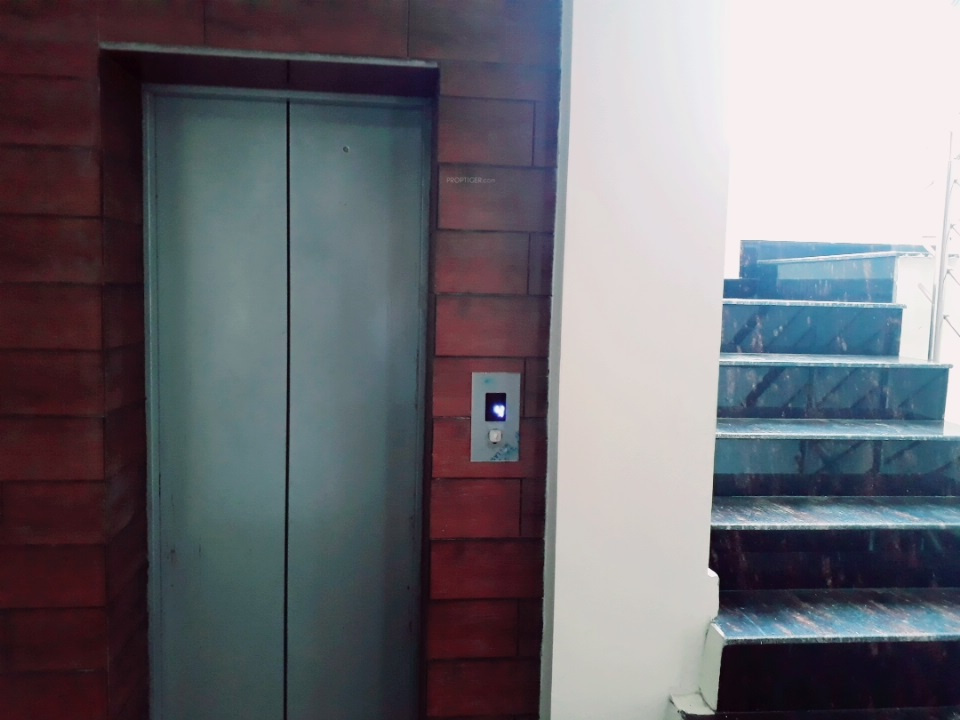  homes 6 Service Lift