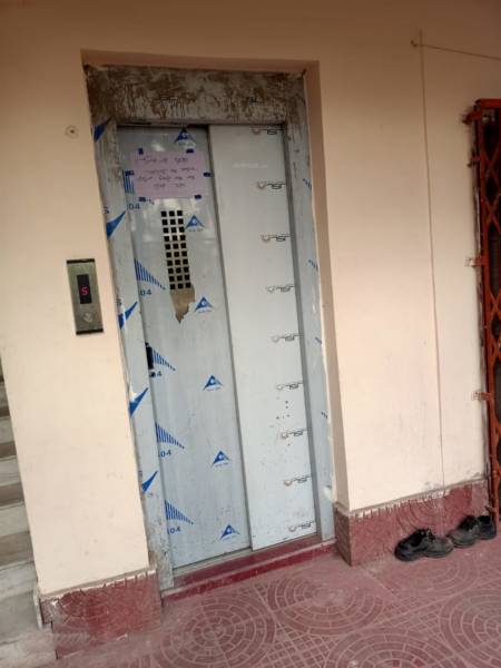  apartment Lift Available