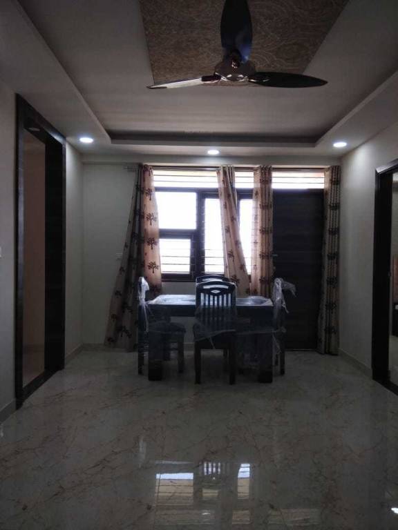  elite 16 Dining Area