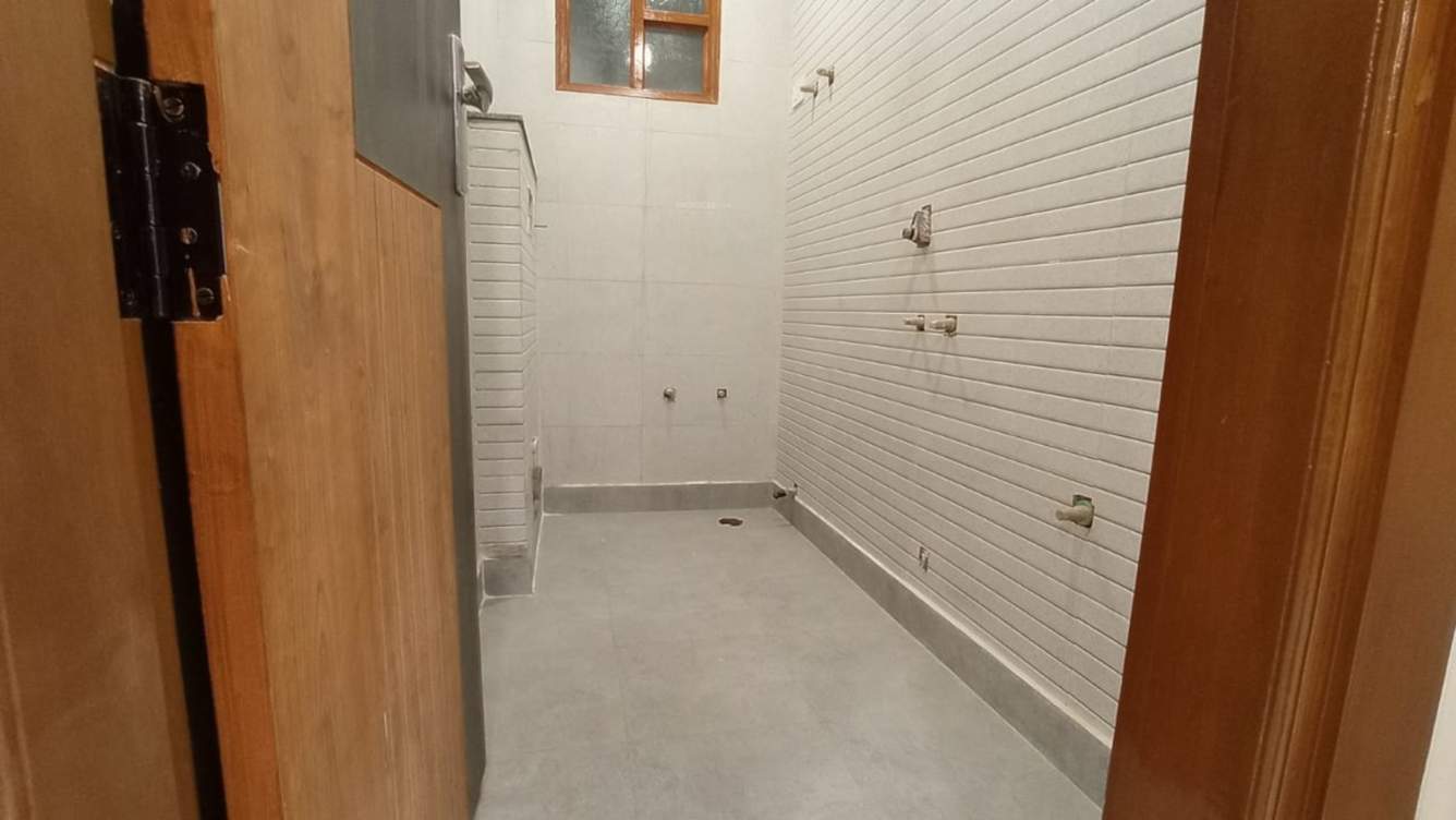  affordable floors Bathroom