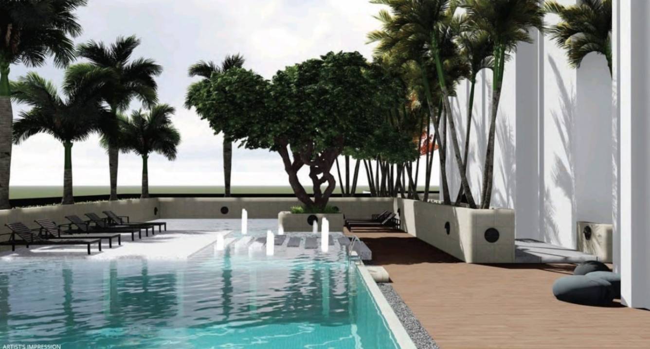  72 west Swimming Pool