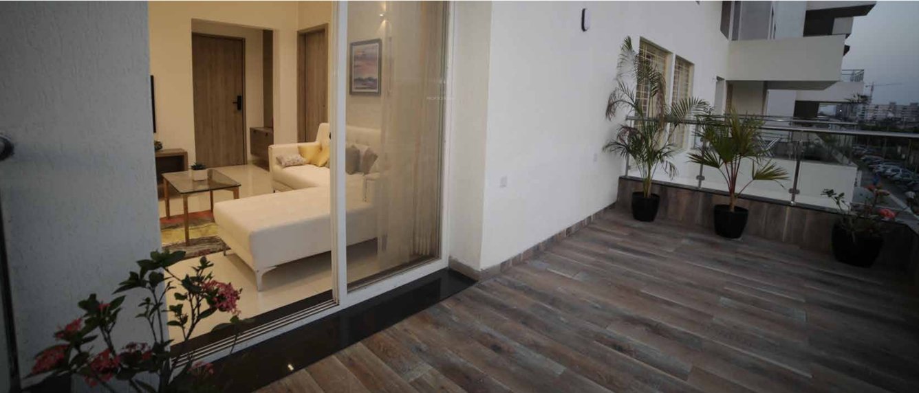  kohinoor grandeur Balcony